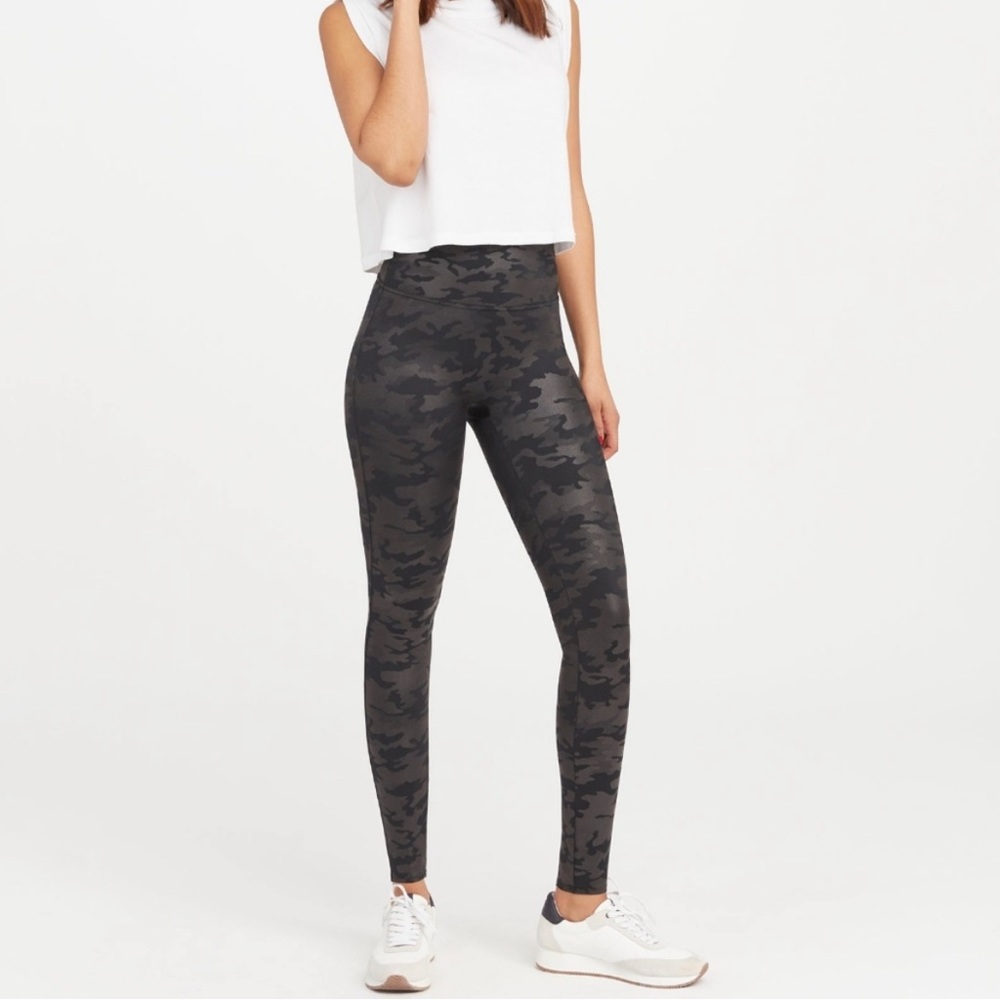 SPANX | CAMO FAUX LEATHER LEGGINGS | SIZE SP | GREAT CONDITION